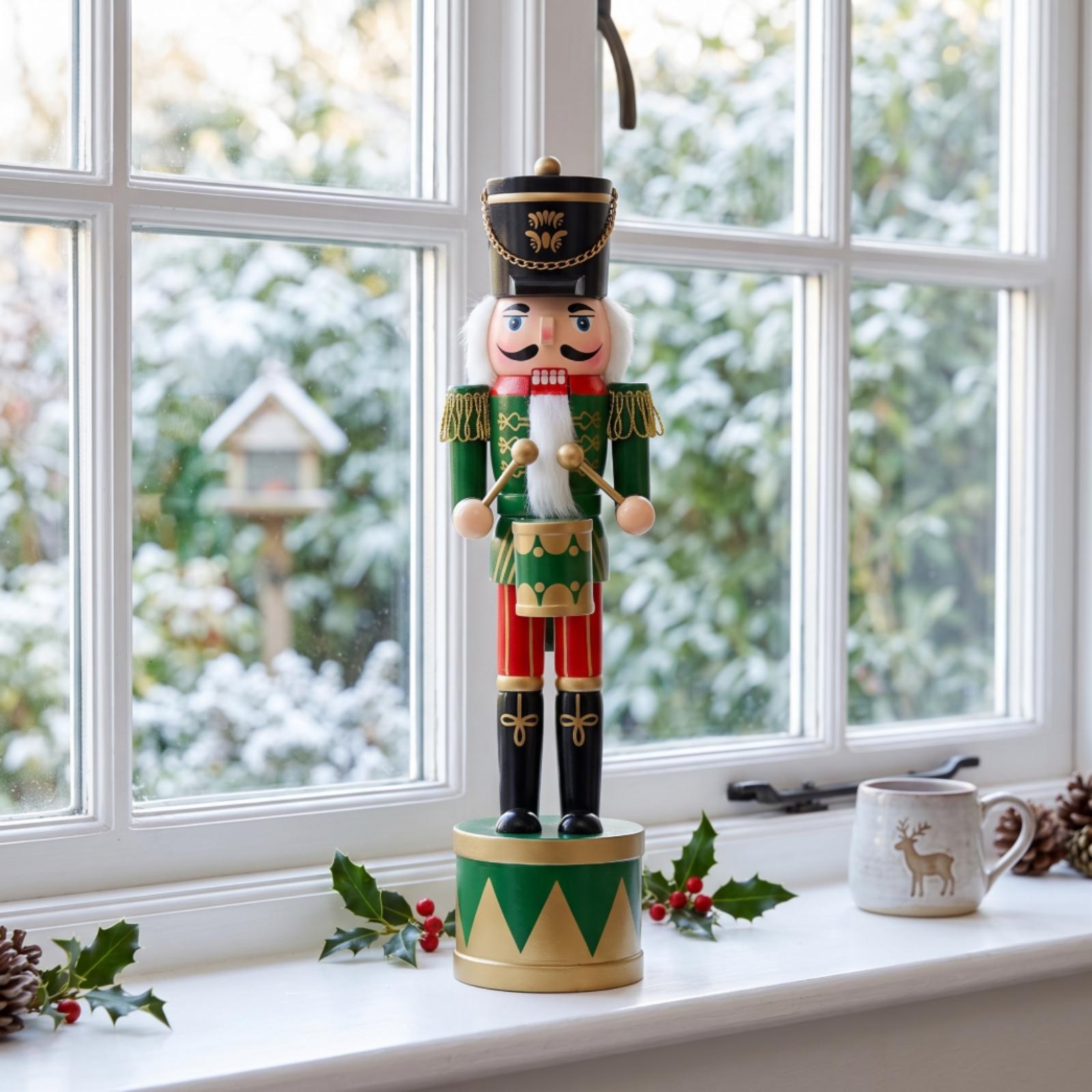 Nutcracker Figurine - 호두까기 인형 나무 피규어, 수작업으로 채색된