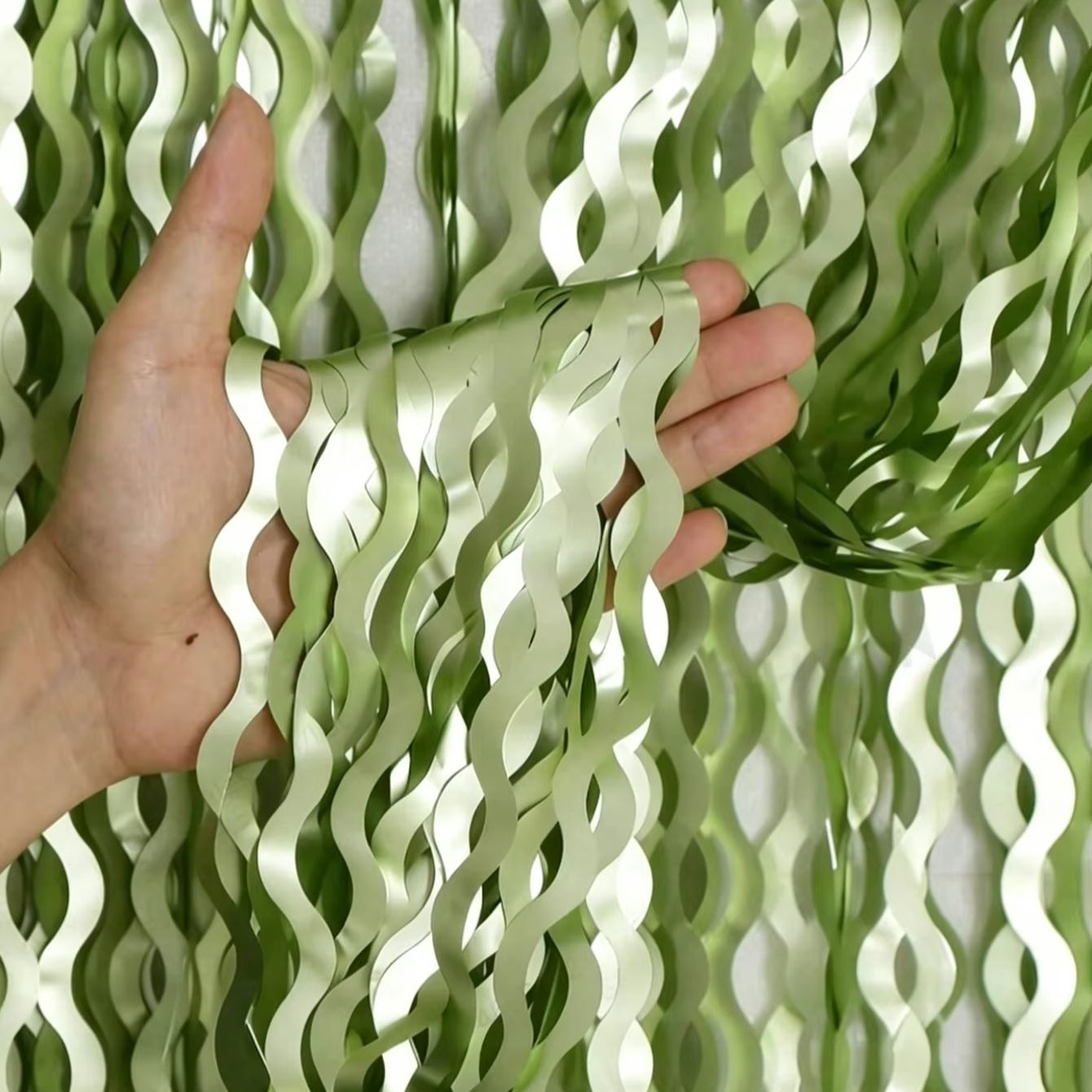 Tinsel Garland Decoration - 2개 세트 세이지 그린 웨이브 포일